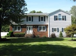 9 Parkview Dr, Succasunna, NJ 07876