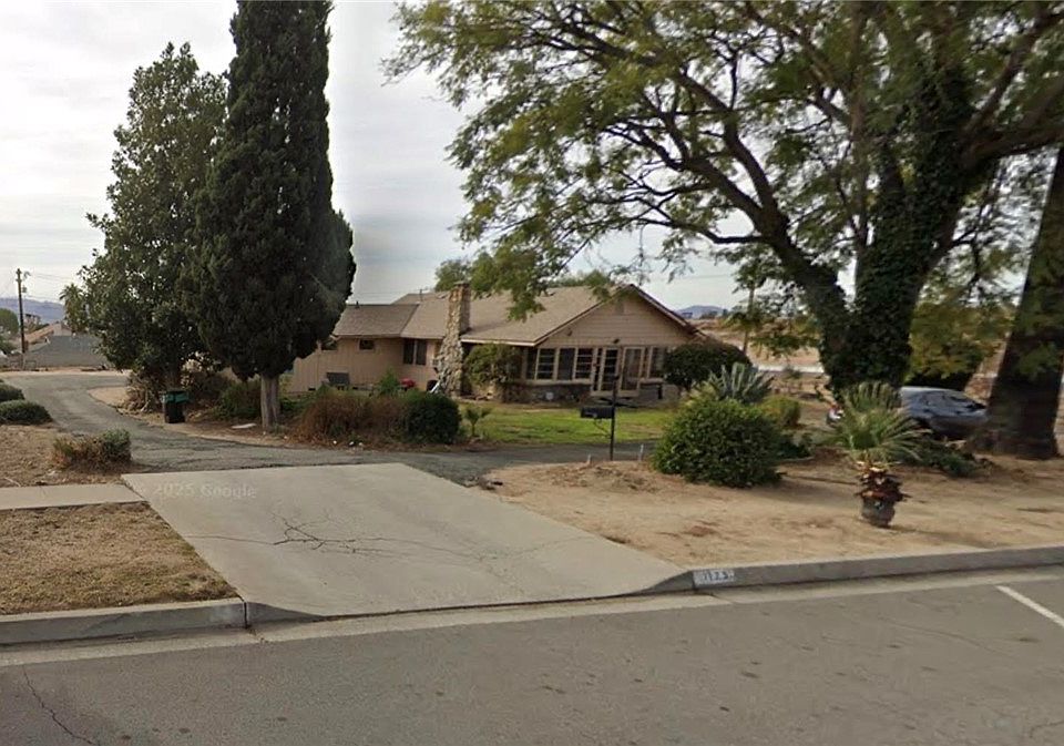 1st image of 1125 E 40th St