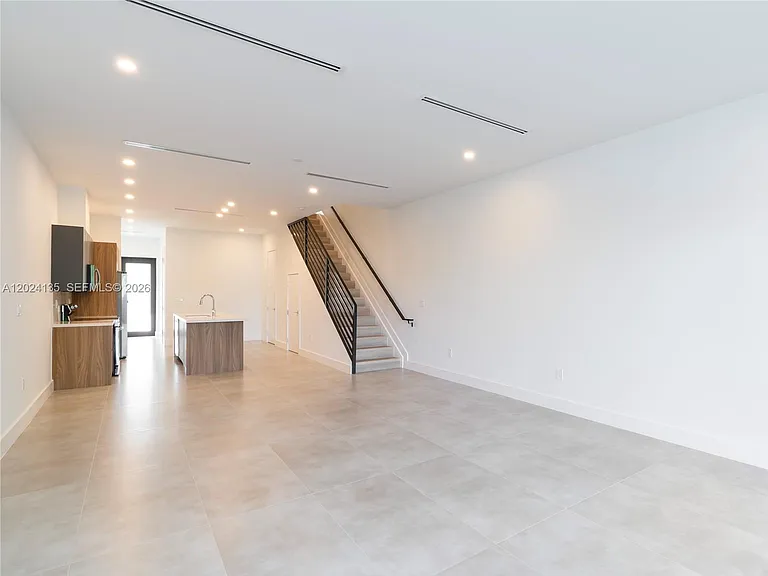 1118 NE 10th Ave #1118 — Photo 13