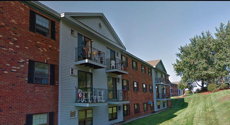 Building Exterior / Grounds