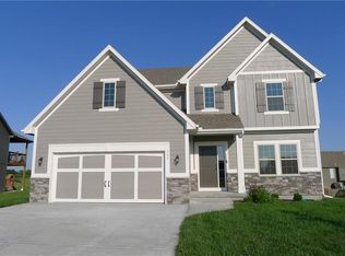 905 Cottonwood St, Kearney, MO 64060