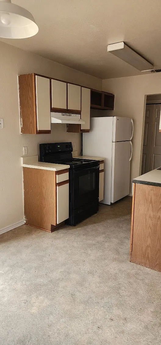 414 SE Railroad — Photo 3