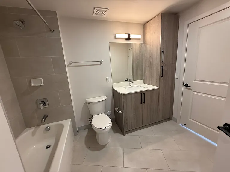 Bay Pointe Apartments — Photo 17