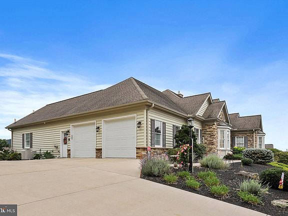 3rd image of 6852 Saint Annes Dr