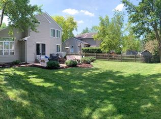 1 Sweetwater Ct, Lake In The Hills, IL 60156