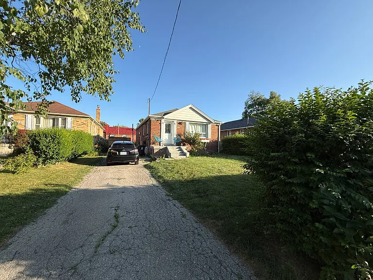 220 Ellington Dr #BASEMENT — Photo 14