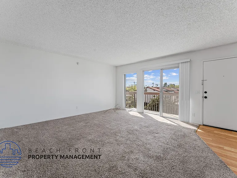 9842 Hamilton Ave. — Photo 10