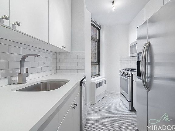 3rd image of 245 E 44th St APT 6A