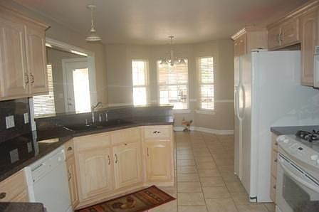 4th image of 8445 Willow Creek Dr