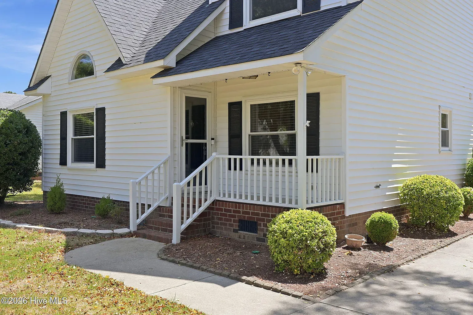 3 bed, 1346 sqft, $1,900 — Photo 3