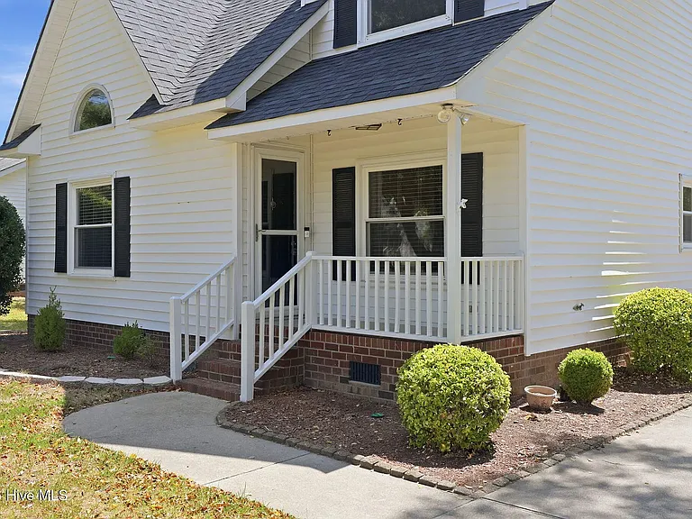 2117 Canyon Dr — Photo 3