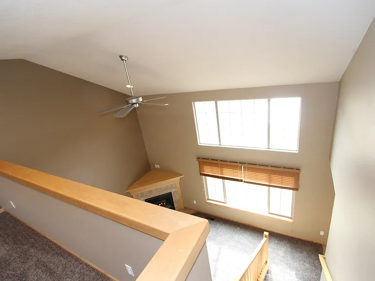 233 Woodfield Ct — Photo 7