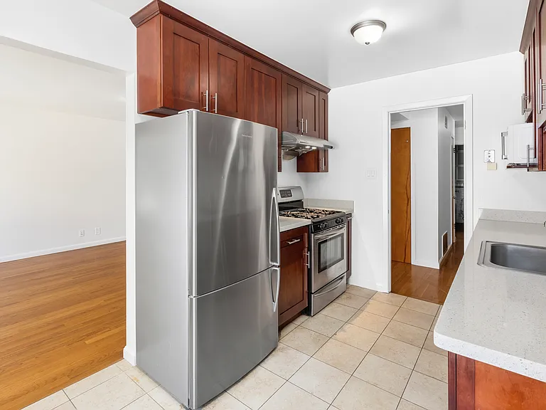 4444 Balboa St #105 — Photo 8