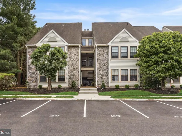 3 Chelmsford Ct, Marlton, NJ 08053