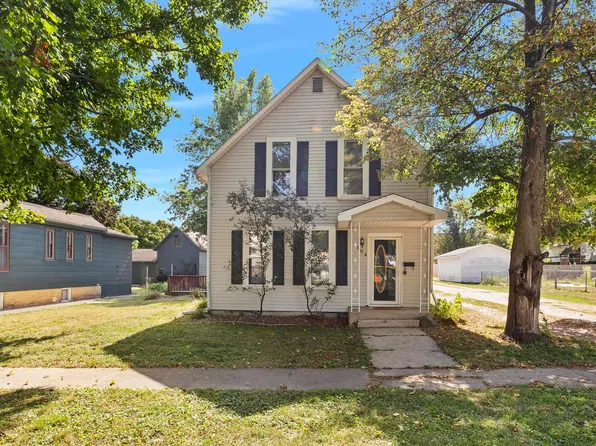 104 W North St, Lexington, IL 61753