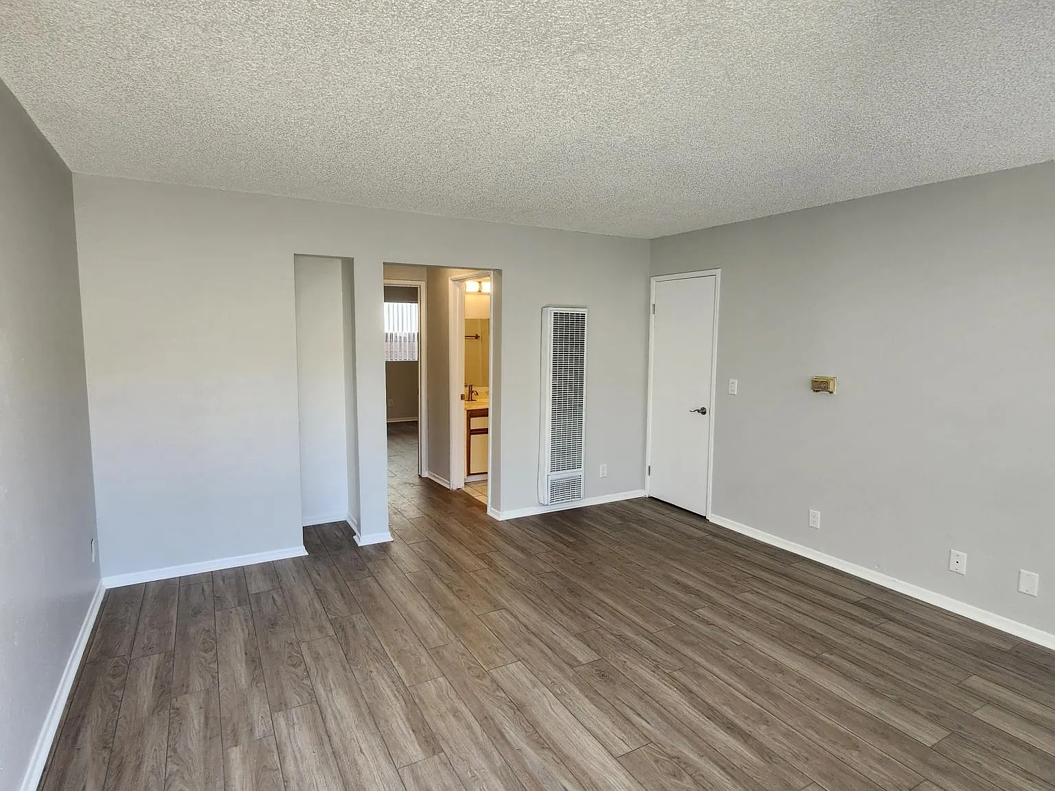 2 bed, 950 sqft, $2,350 — Photo 2