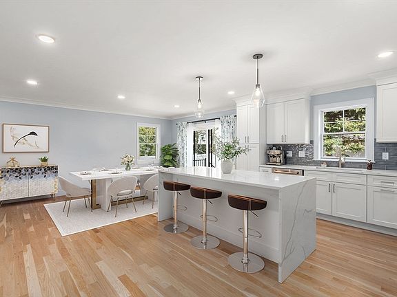 4th image of 89 Newfield St