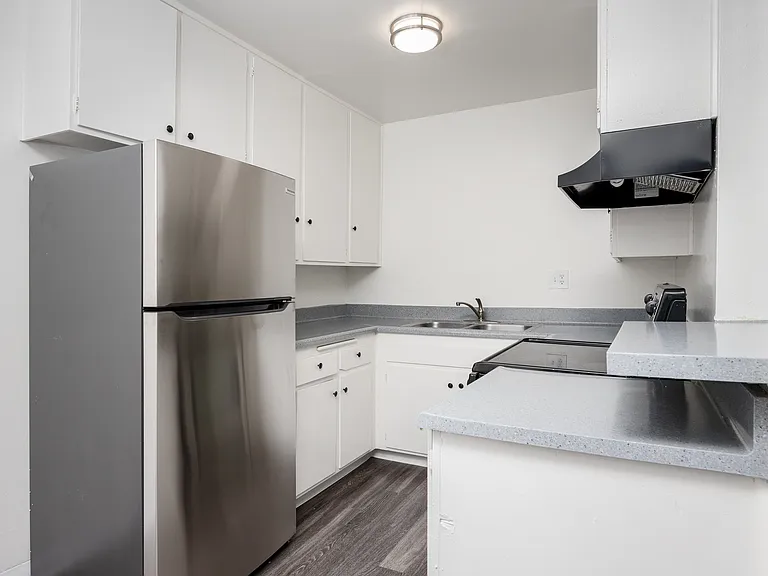 The Oasis Apartments — Photo 5