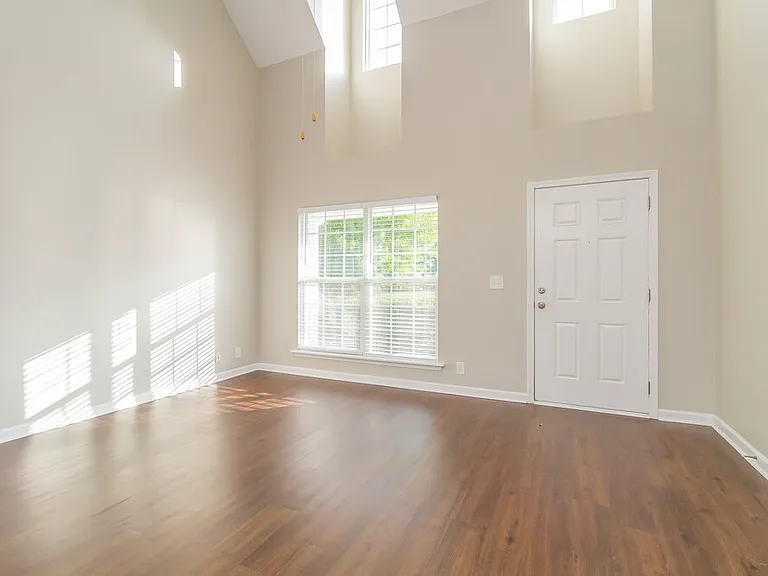 913 Harvest Grove Dr — Photo 5