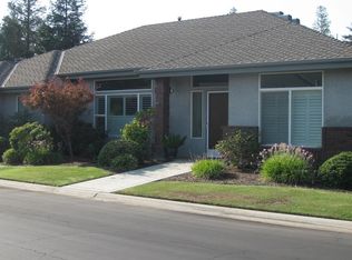 155 W Cambridge Dr, Reedley, CA 93654