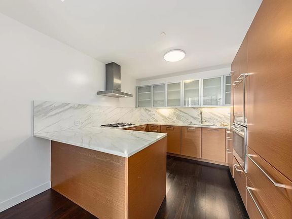5th image of 301 Mission St APT 40F