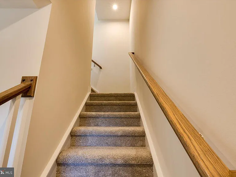 9390 Tanfield Dr — Photo 10
