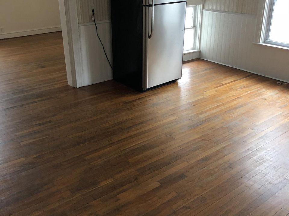 2nd image of 697 Walnut St
