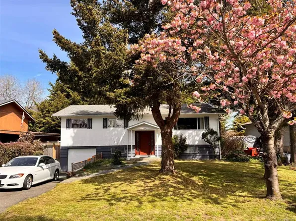 2254 Amherst Ave, Sidney, BC V8L 2G7