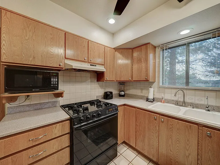 1540 N Spanish Moss Way — Photo 11