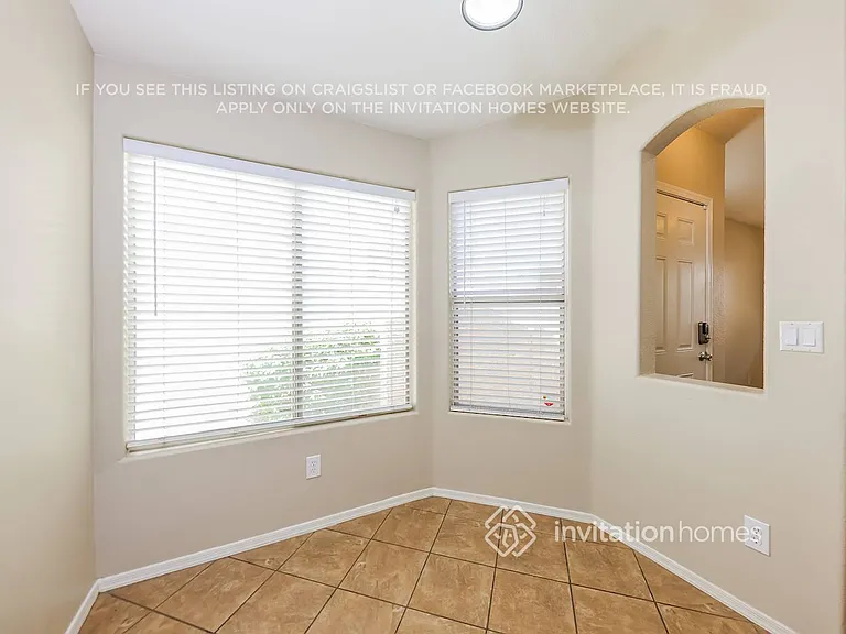12910 W Holly St — Photo 3