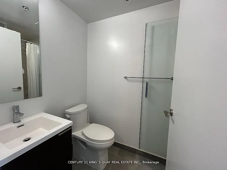 203 College St #702 — Photo 15