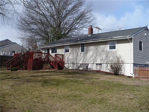 LARGE FULLY FENCED BACK YARD