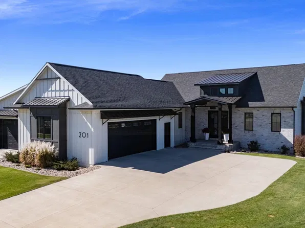201 S Boathouse Cir, Sioux Falls, SD 57107