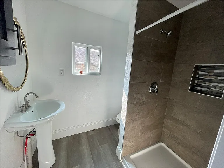 2508 S Texas Ave — Photo 16