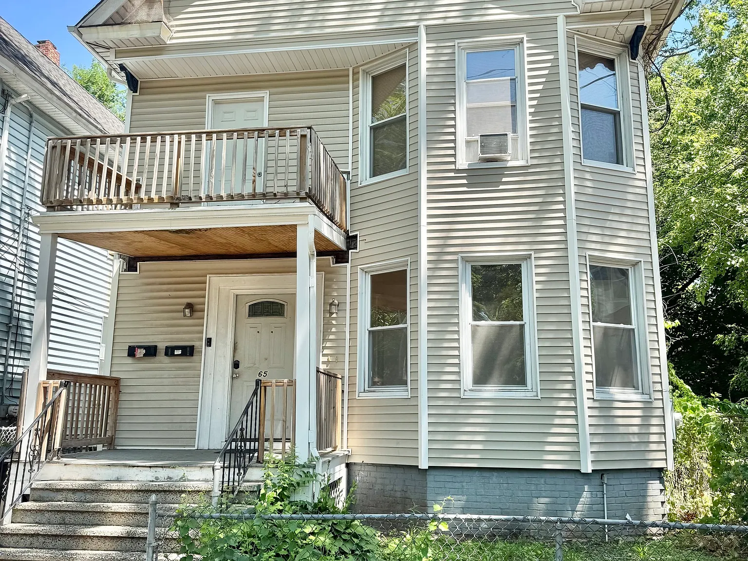 3 bed, 1.0 bath, 2820 sqft, $2,200 — Photo 1