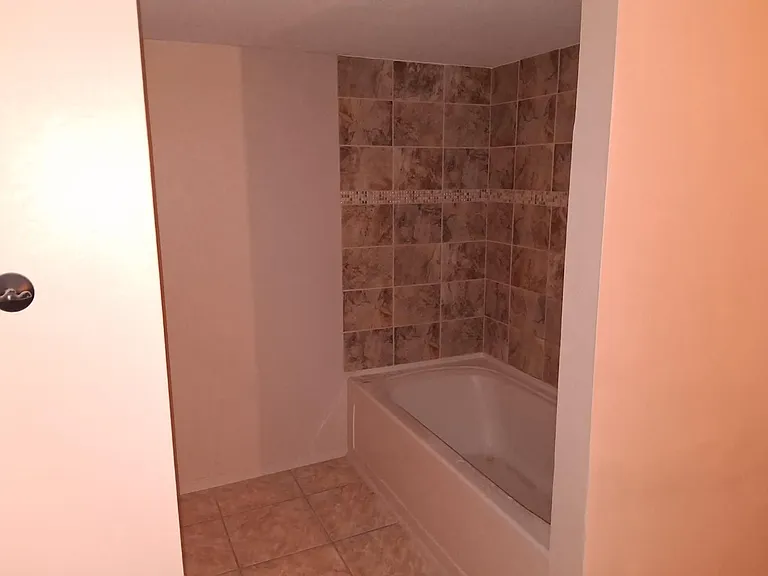 1402 Wood St — Photo 24