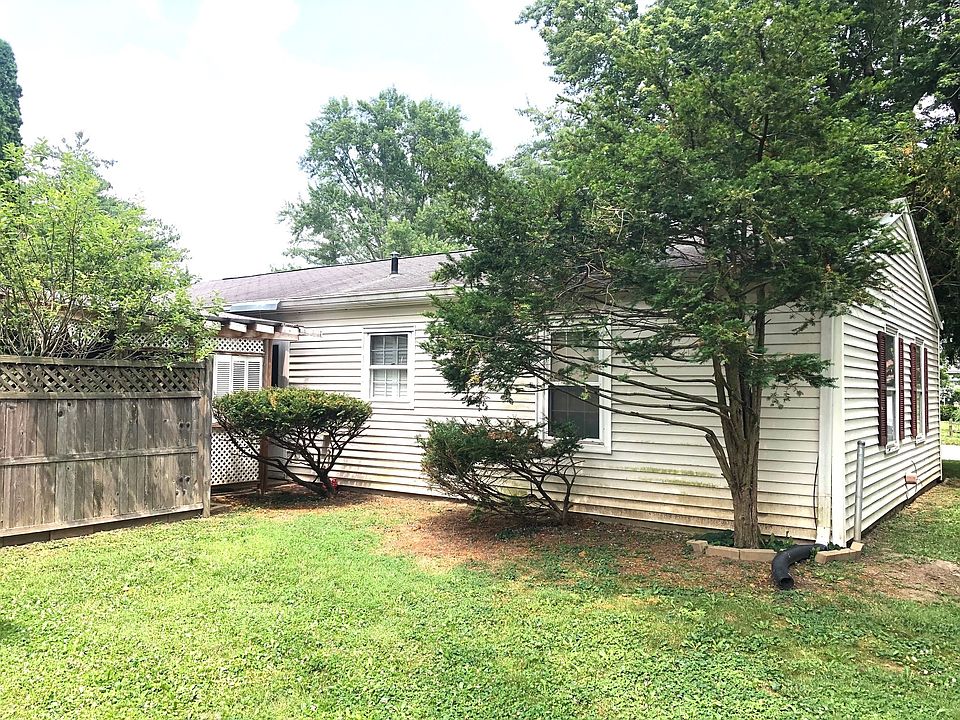 2nd image of 836 Harding St