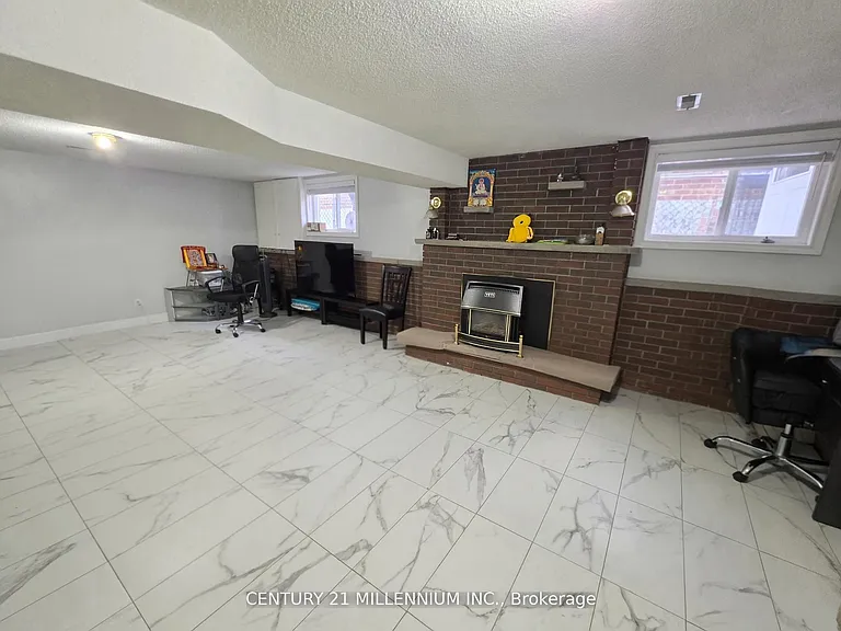 23 Malcolm Cres — Photo 15