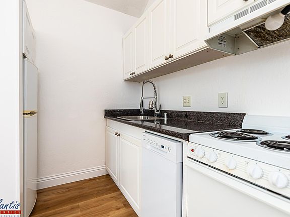 5th image of 31 E Main St APT 208