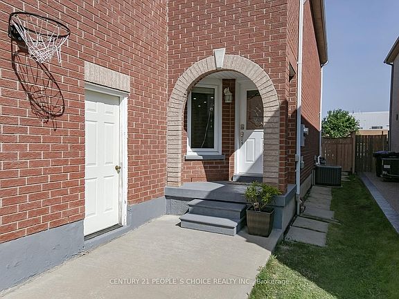 5th image of 27 Caruso Dr