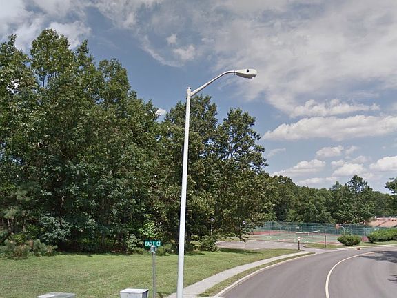 Tennis court proximity 