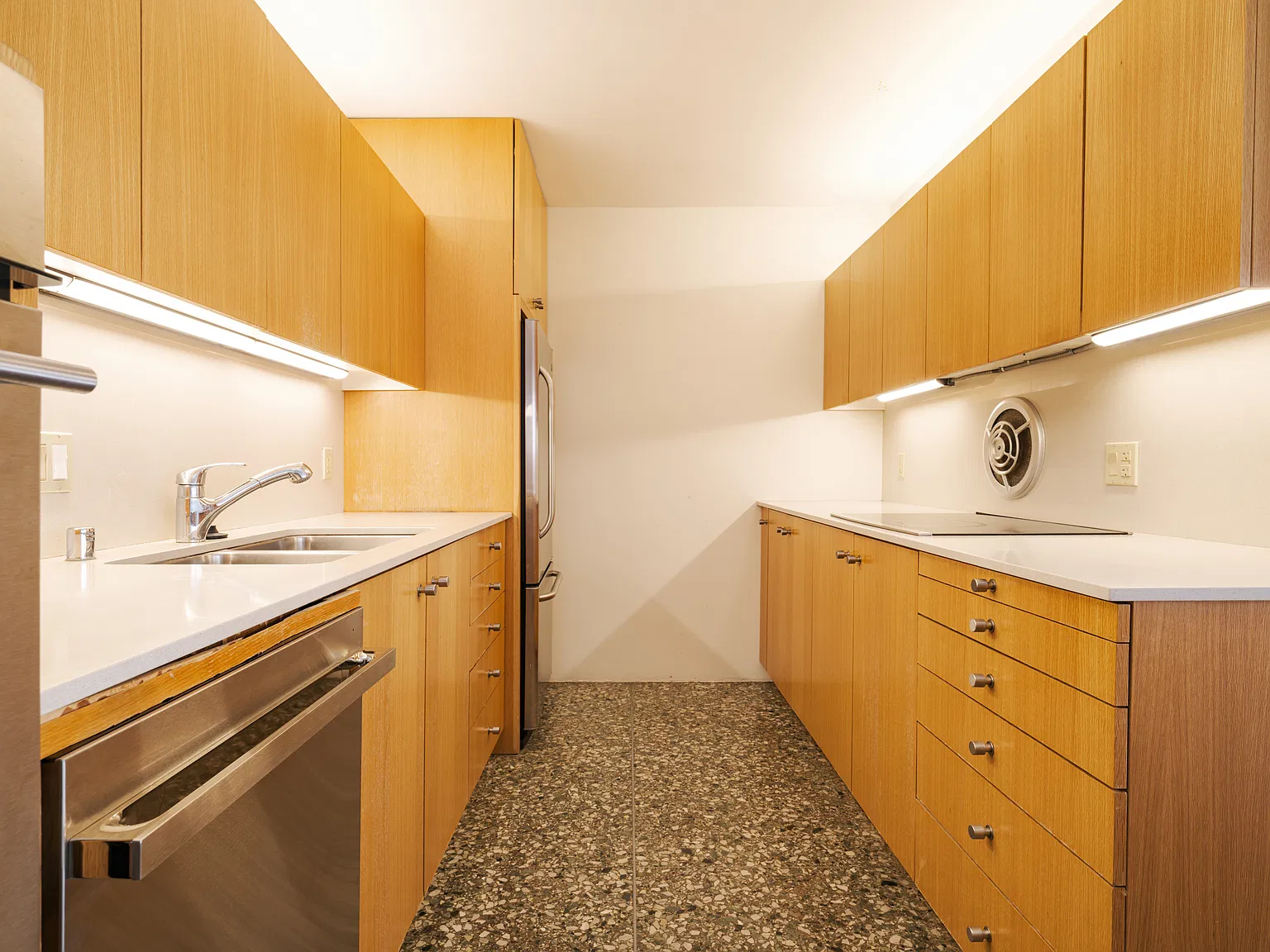 2 bed, 1057 sqft, $3,600 — Photo 3