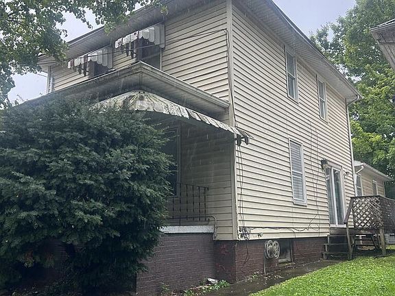 3rd image of 2333 Vinton Ave