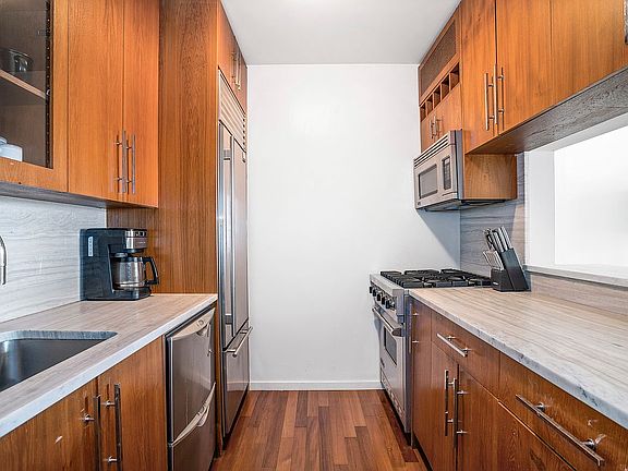 4th image of 88 Greenwich St APT 1213