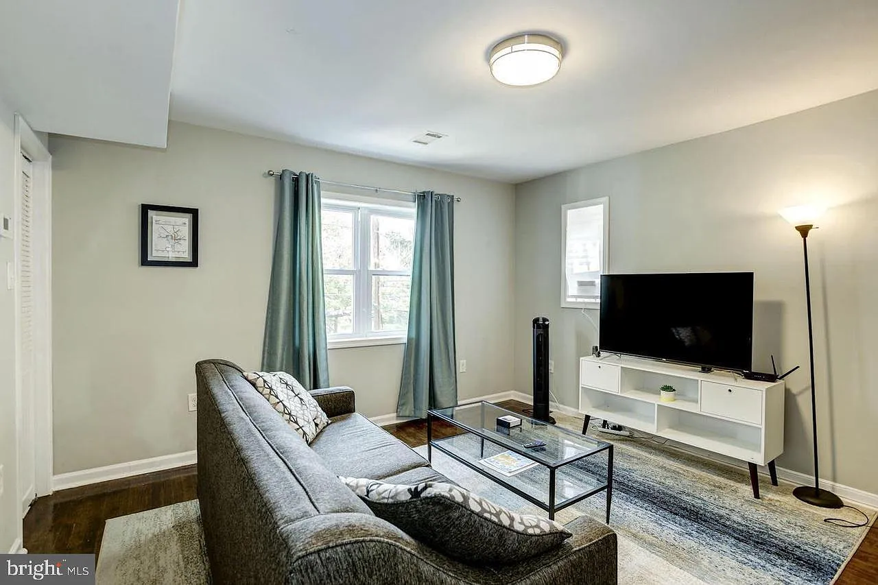 1 bed, 700 sqft, $1,500 — Photo 3