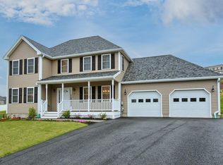 14 Lexington Cir, Leominster, MA 01453