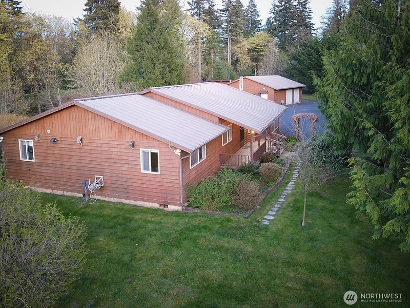 3rd image of 207 Tillicum Drive
