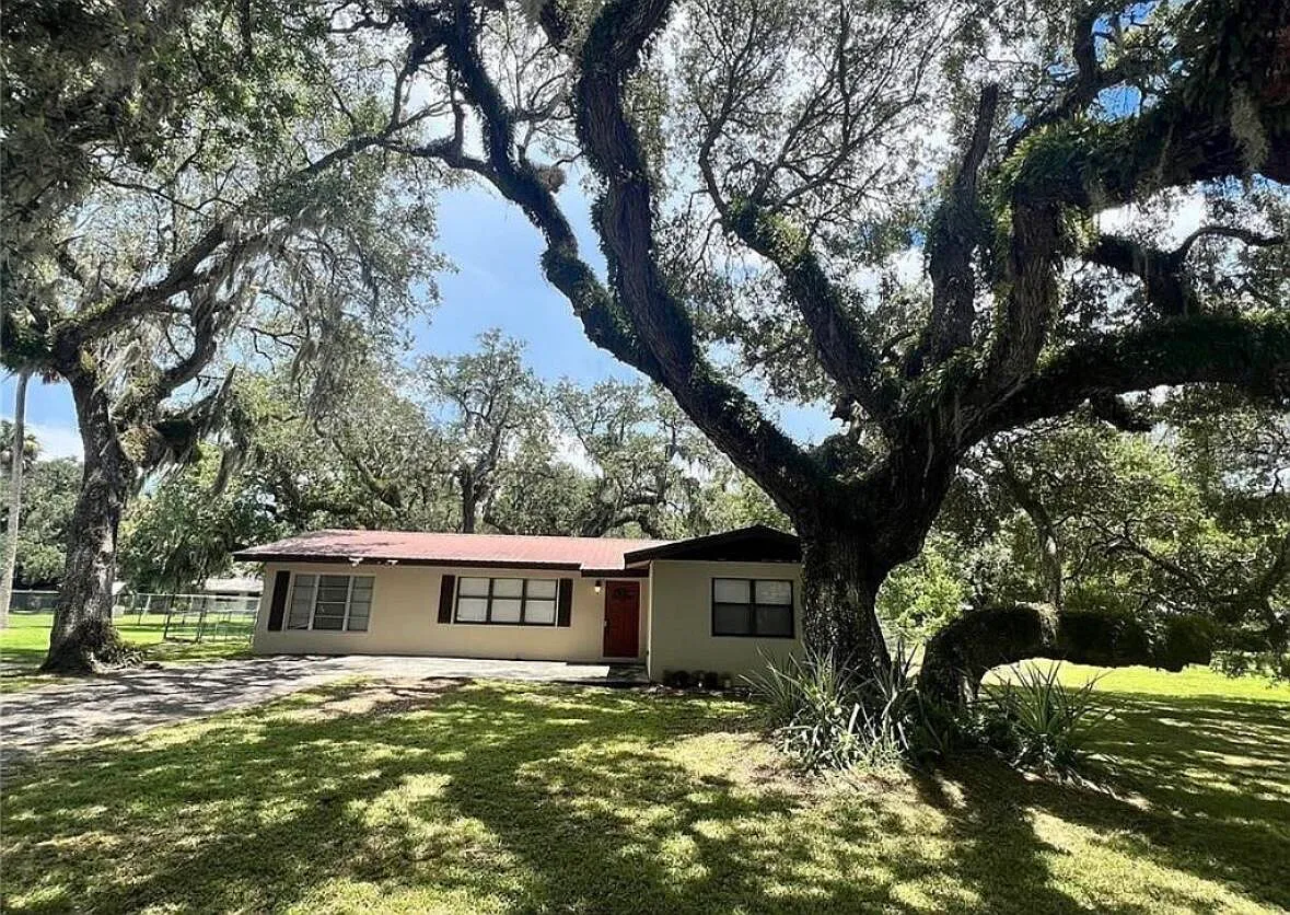 4 bed, 2.0 bath, 1376 sqft, $2,550 — Photo 3