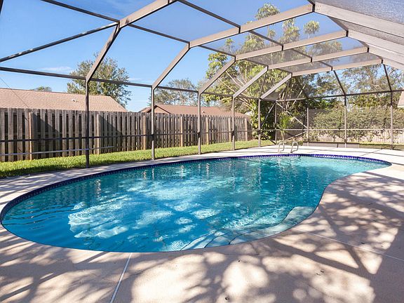 3rd image of 2568 Woodsmill Dr
