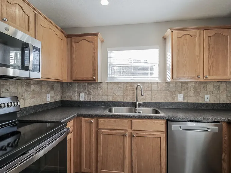 20411 Marlin St — Photo 7